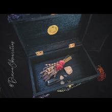 Load image into Gallery viewer, Spiderweb keepsake box