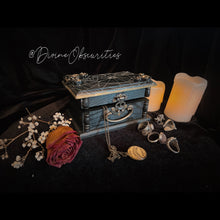 Load image into Gallery viewer, Mini Spiderweb box