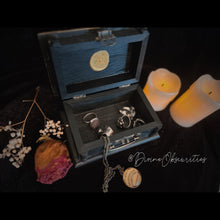 Load image into Gallery viewer, Mini Spiderweb box